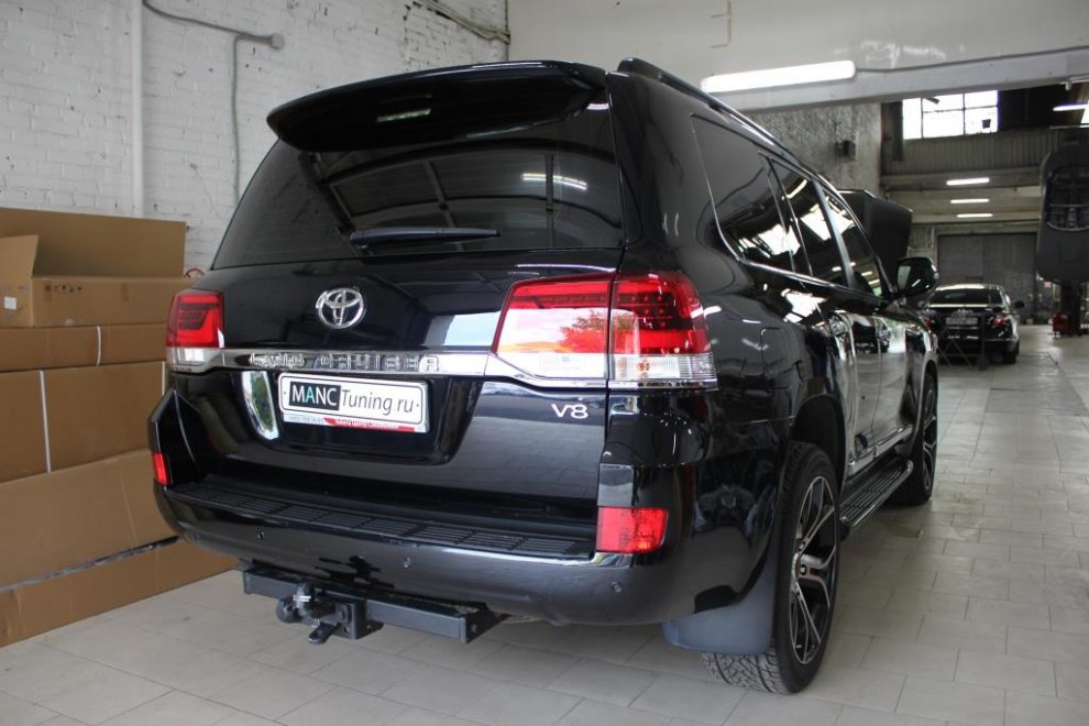 Обвес Executive Black — установка на Toyota Land Cruiser 200